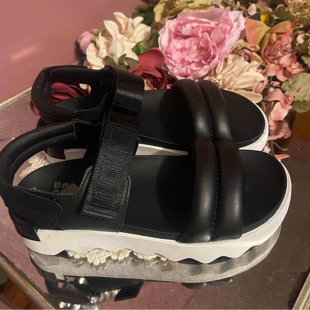 Sorel viibe Black Platform Sandals with Adjustable Straps